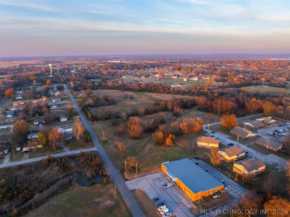 8 Pierce Avenue Wagoner, OK 74467