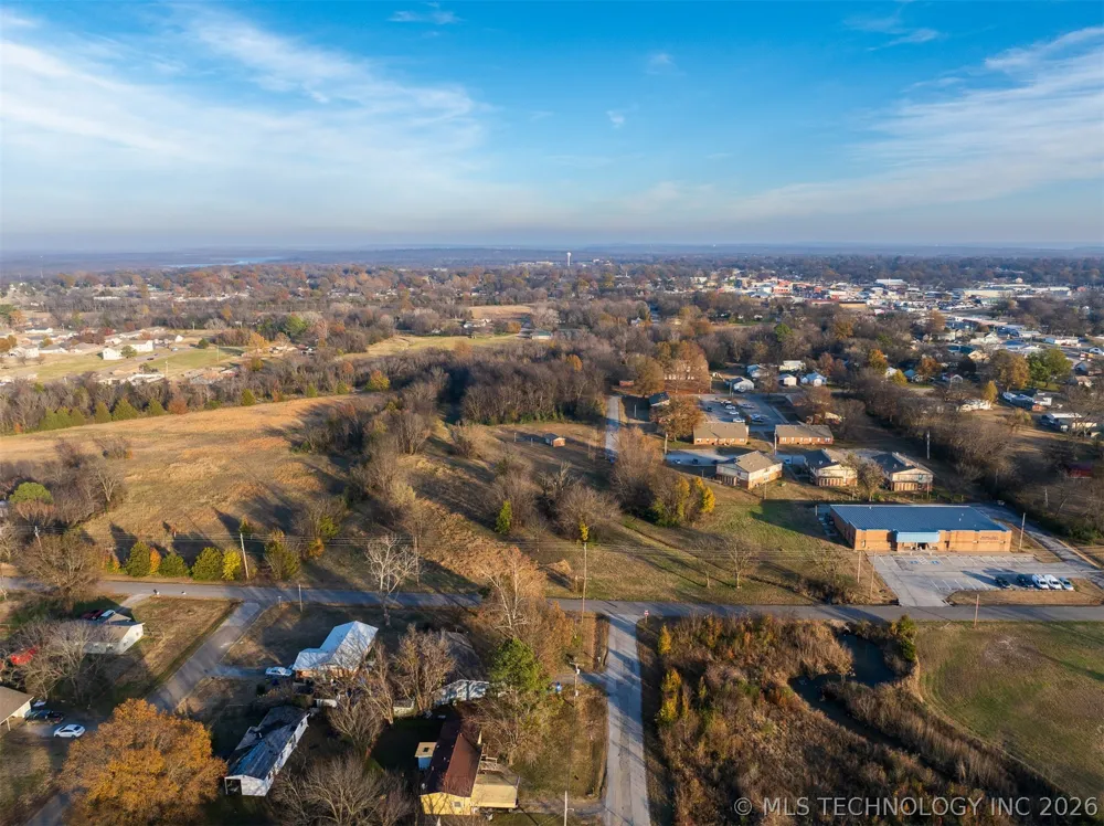 8 Pierce Avenue Wagoner, OK 74467