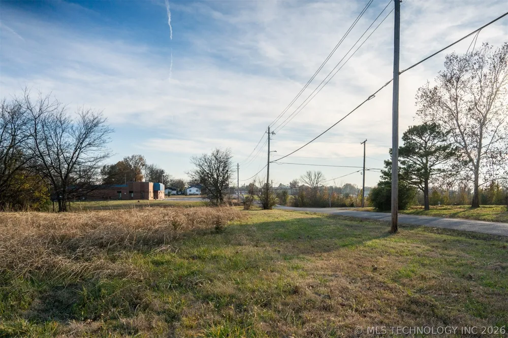 8 Pierce Avenue Wagoner, OK 74467