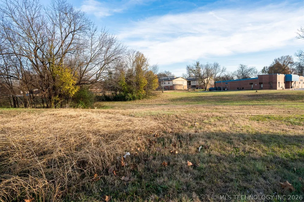 8 Pierce Avenue Wagoner, OK 74467
