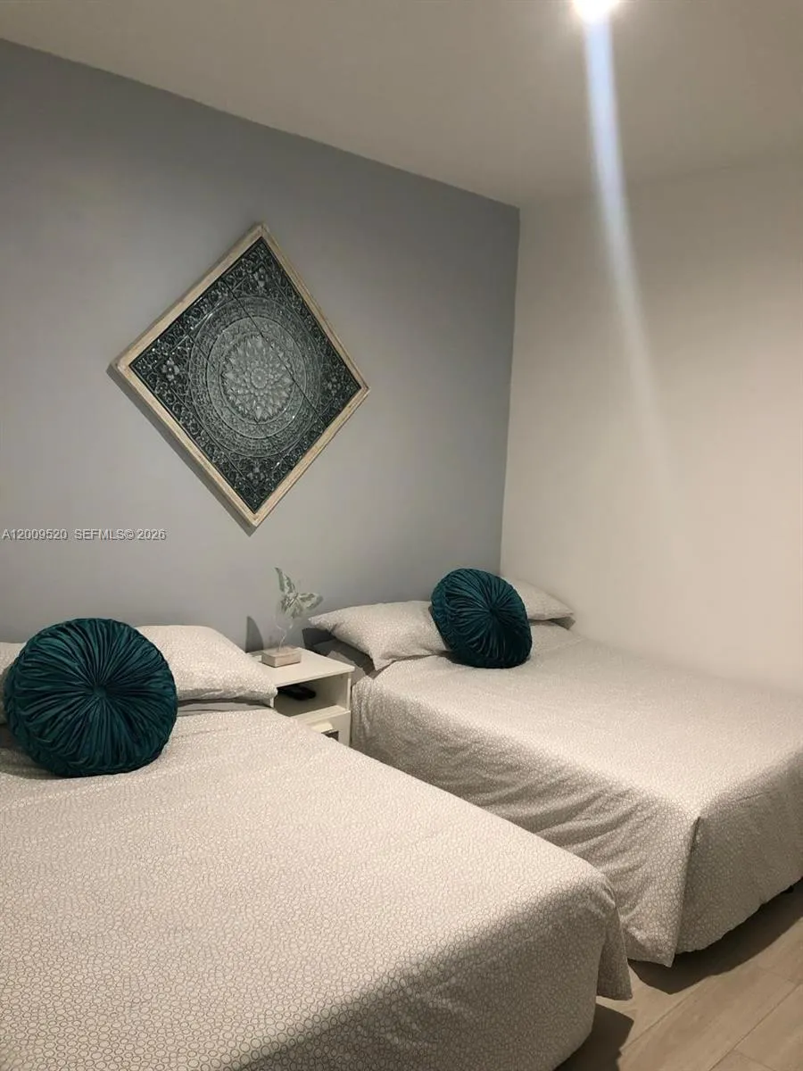 2641 Flamingo Rd #1202N Sunrise, FL 33323