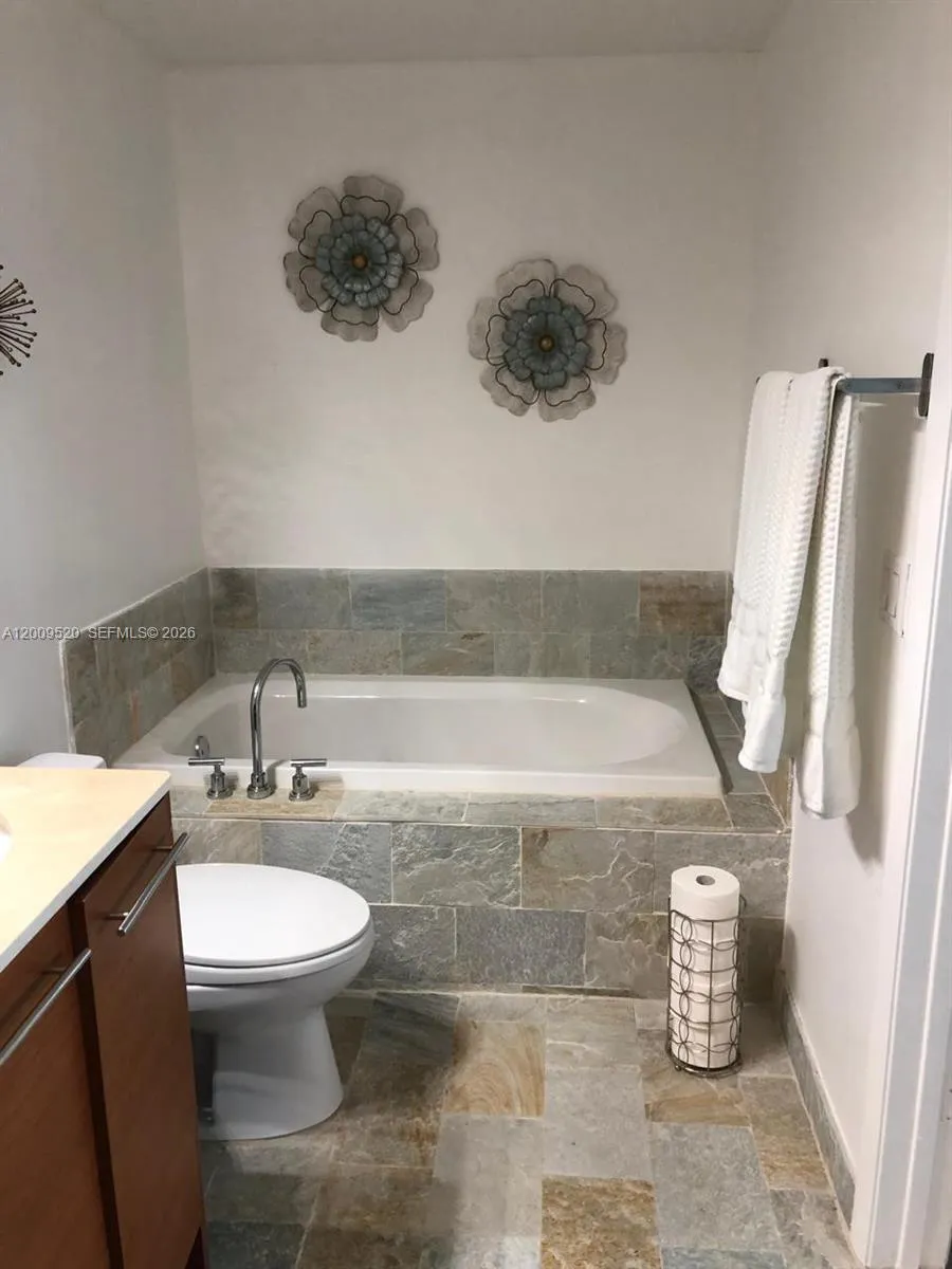 2641 Flamingo Rd #1202N Sunrise, FL 33323
