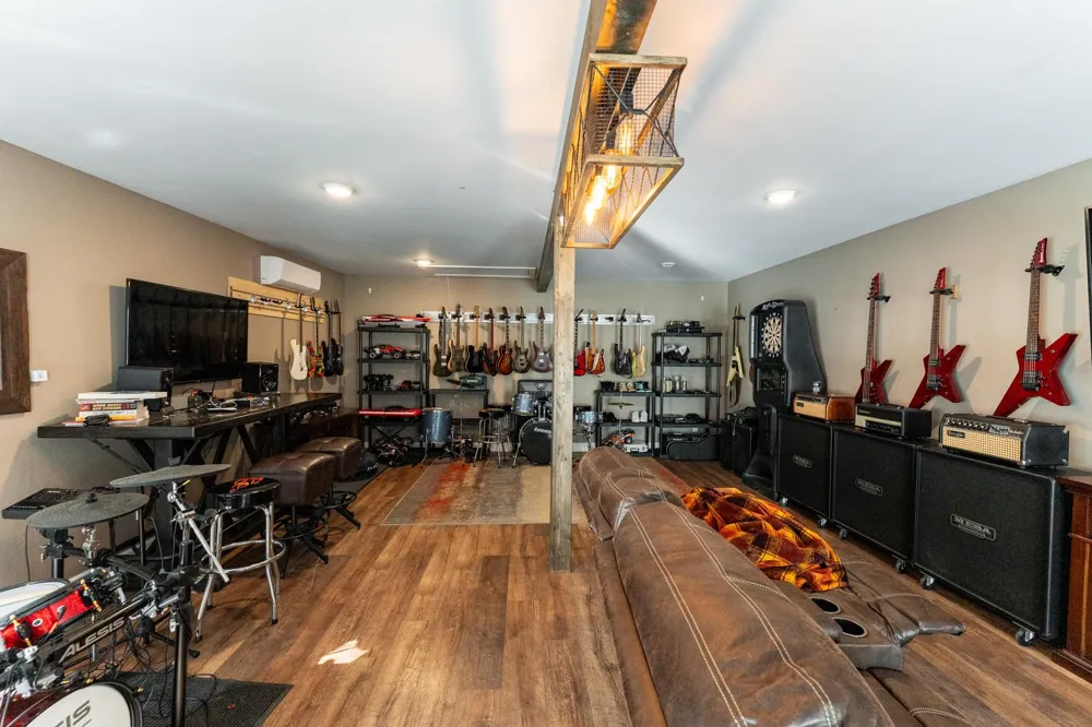 308 S 3rd Street Shepherd Village, MI 48883