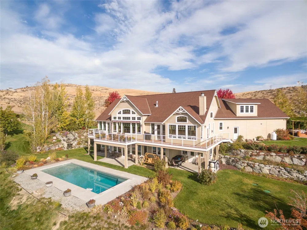 357 Lakayuse Road Manson, WA 98831