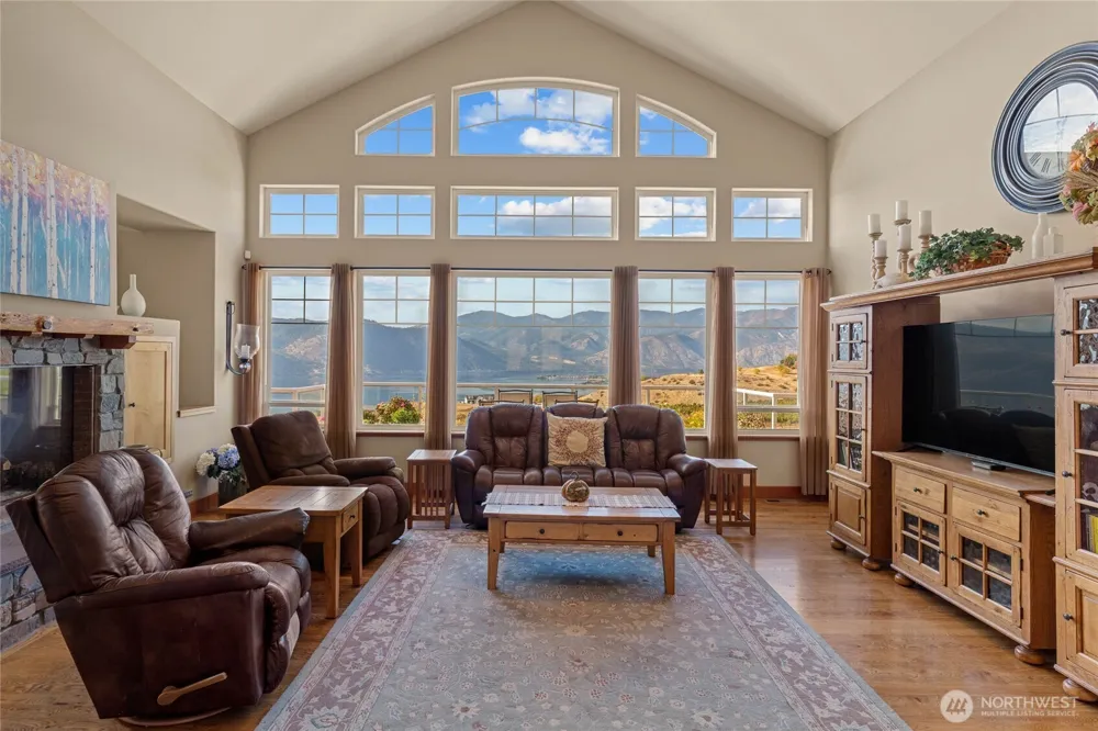 357 Lakayuse Road Manson, WA 98831