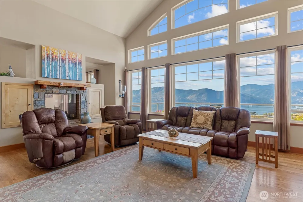 357 Lakayuse Road Manson, WA 98831