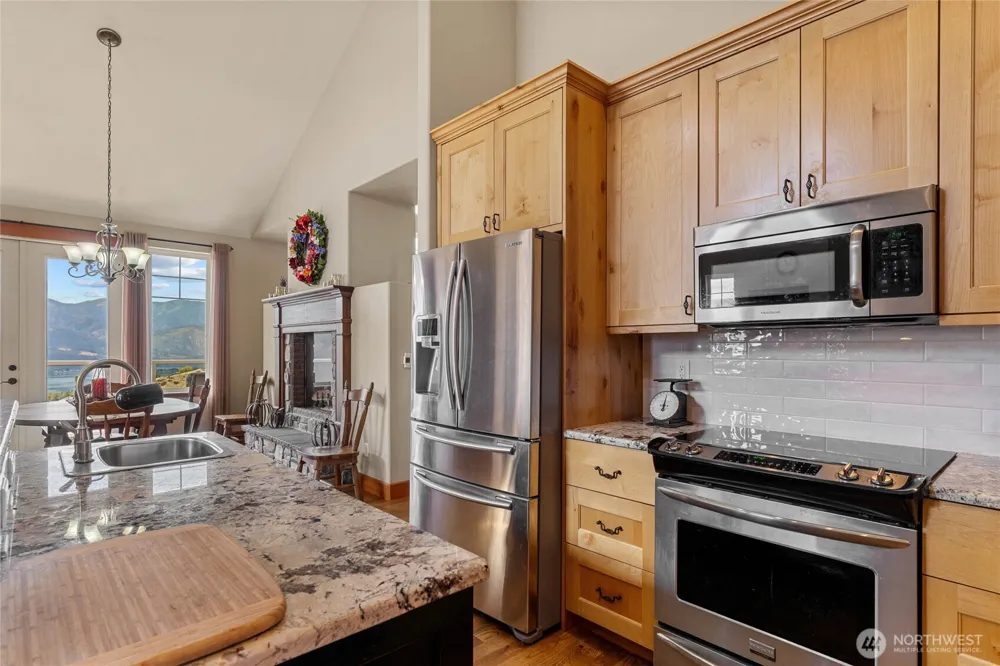 357 Lakayuse Road Manson, WA 98831