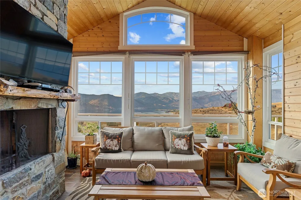 357 Lakayuse Road Manson, WA 98831