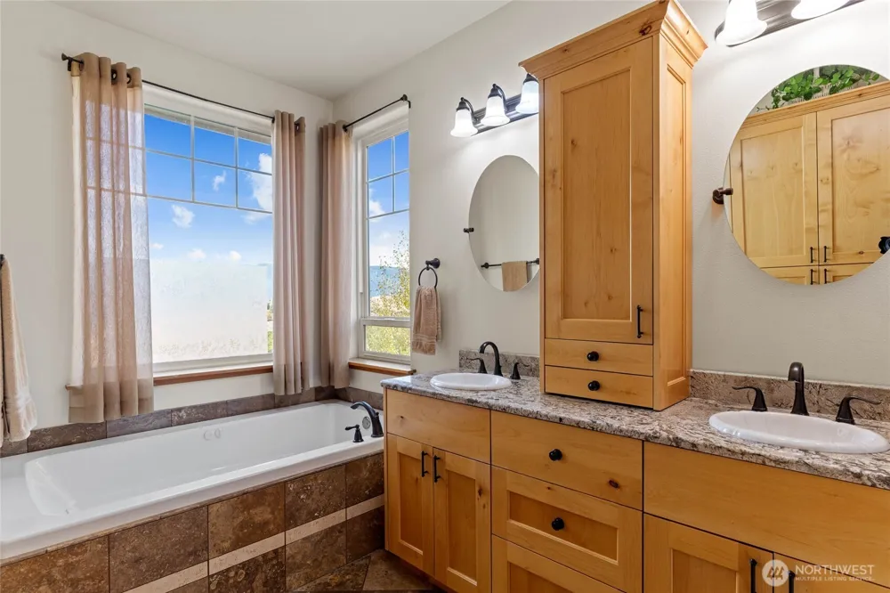 357 Lakayuse Road Manson, WA 98831