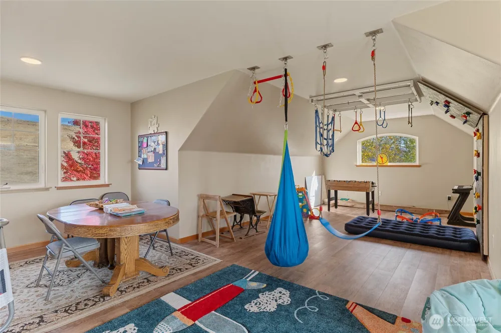 357 Lakayuse Road Manson, WA 98831