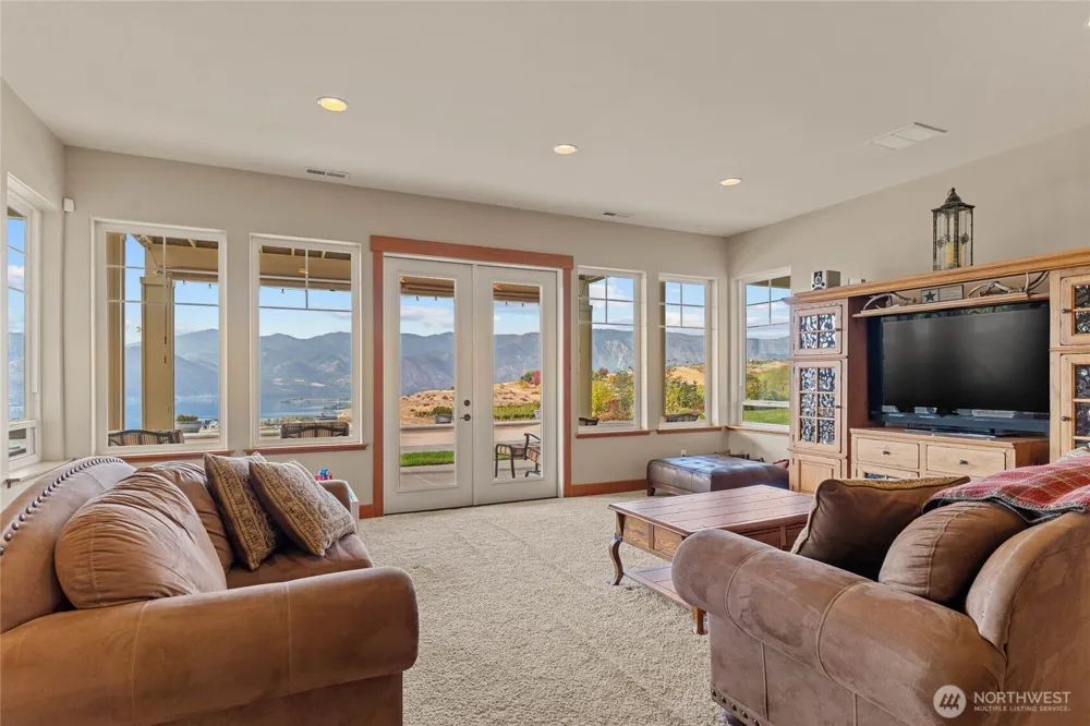 357 Lakayuse Road Manson, WA 98831