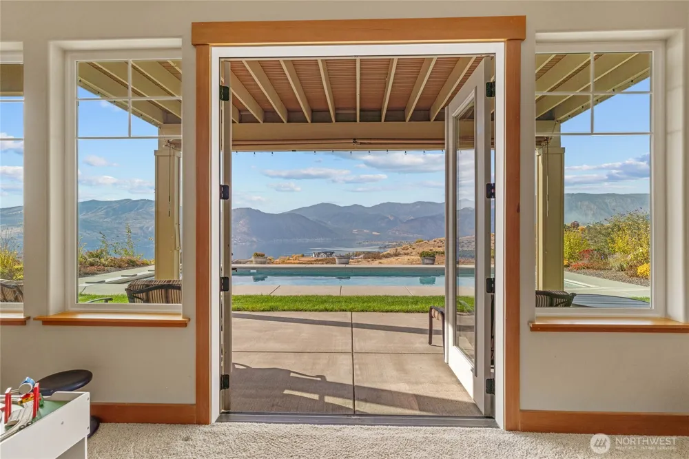 357 Lakayuse Road Manson, WA 98831