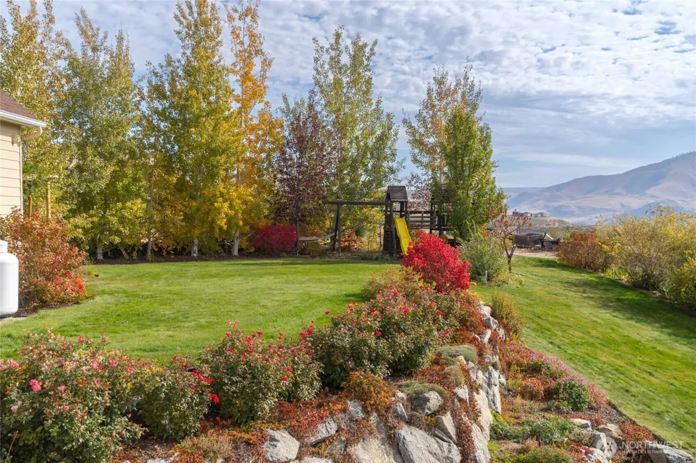 357 Lakayuse Road Manson, WA 98831