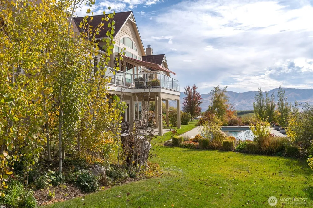 357 Lakayuse Road Manson, WA 98831