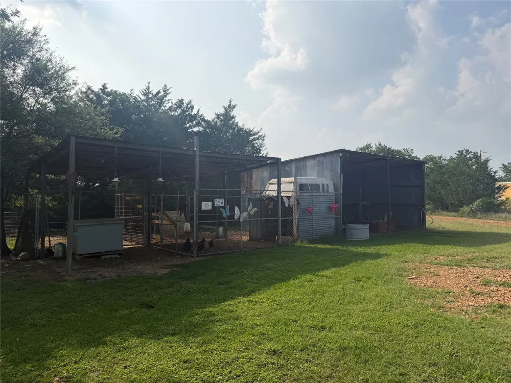 1766 Fm 2104 Paige, TX 78659