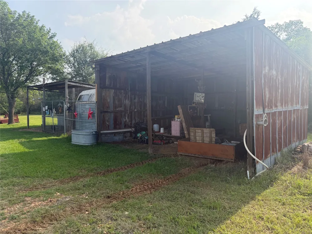 1766 Fm 2104 Paige, TX 78659