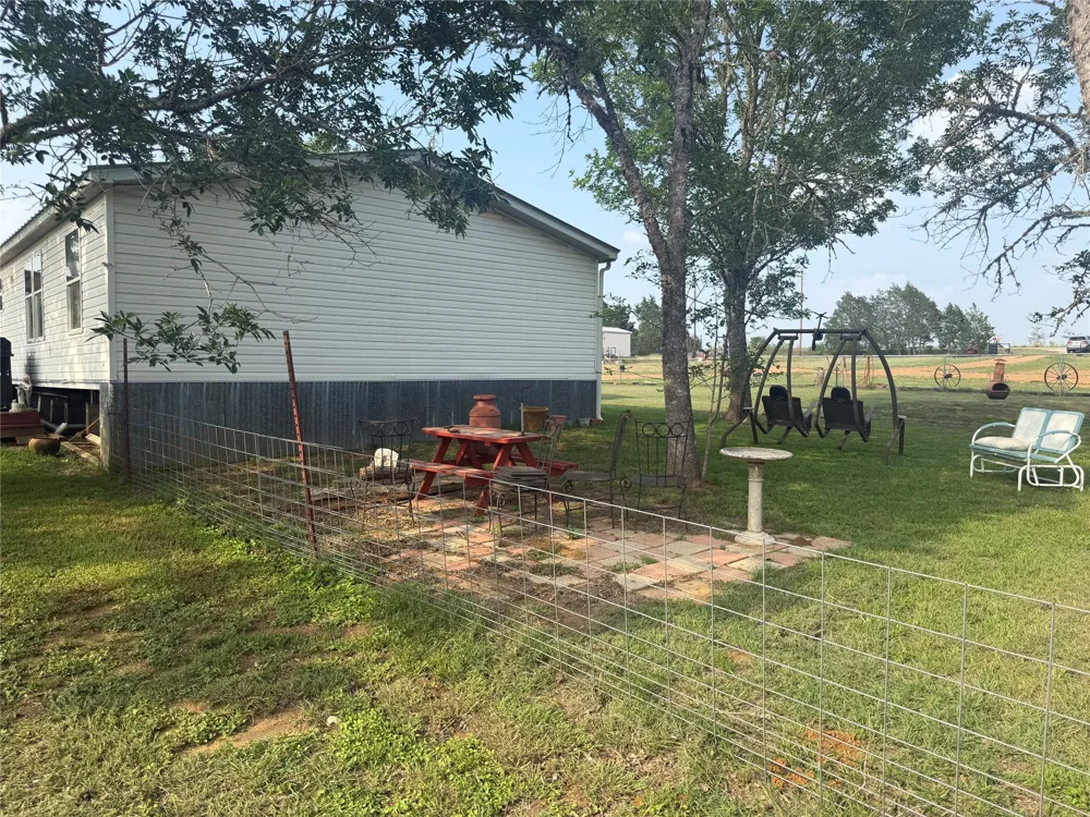 1766 Fm 2104 Paige, TX 78659