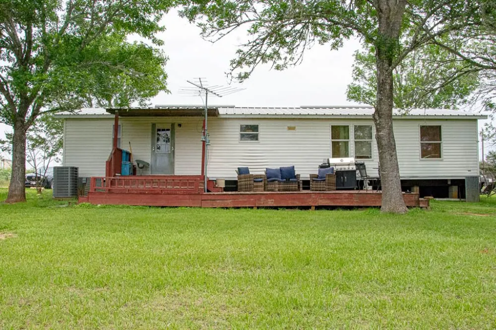 1766 Fm 2104 Paige, TX 78659