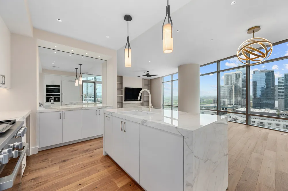 200 Congress Avenue #15E Austin, TX 78701