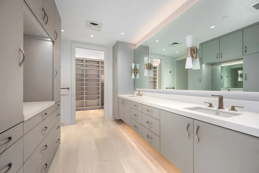 200 Congress Avenue #15E Austin, TX 78701
