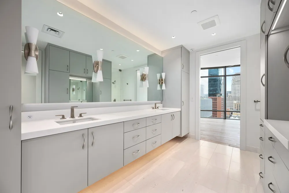 200 Congress Avenue #15E Austin, TX 78701