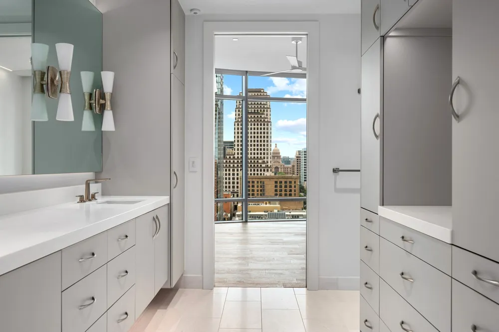 200 Congress Avenue #15E Austin, TX 78701
