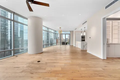 200 Congress Avenue #15E