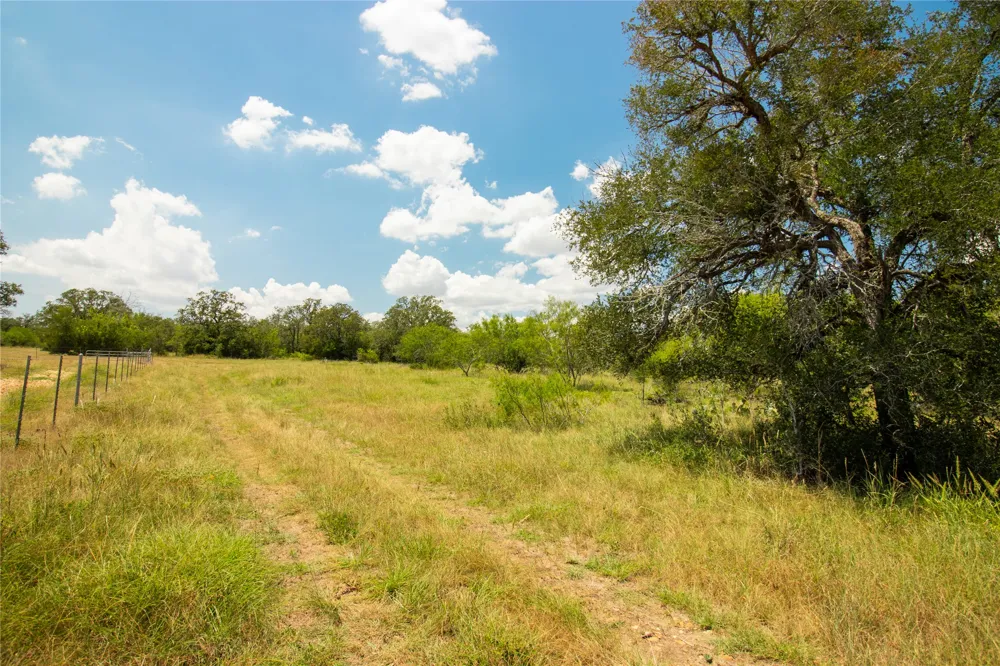 9421 Sycamore Shade Lane Kingsbury, TX 78638