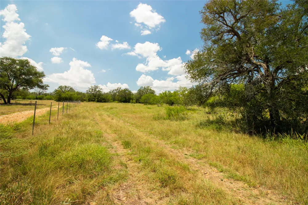 9421 Sycamore Shade Lane Kingsbury, TX 78638