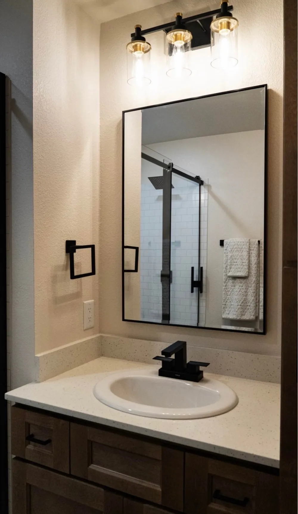 9421 Sycamore Shade Lane Kingsbury, TX 78638