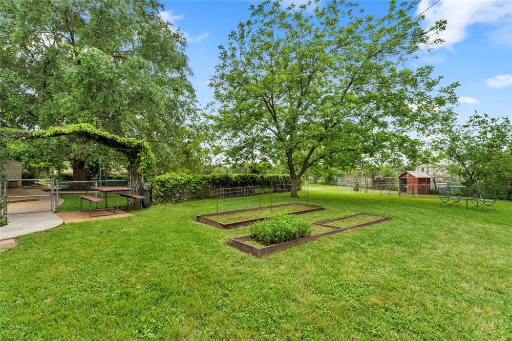 406 Ancient Oaks Drive Marble Falls, TX 78654