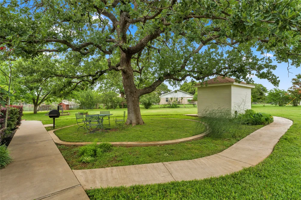 406 Ancient Oaks Drive Marble Falls, TX 78654