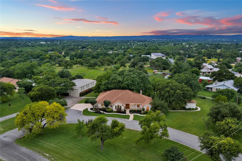 406 Ancient Oaks Drive Marble Falls, TX 78654