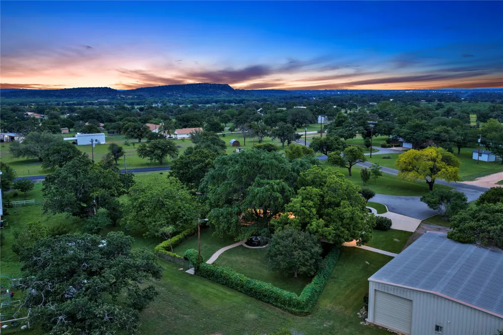 406 Ancient Oaks Drive Marble Falls, TX 78654