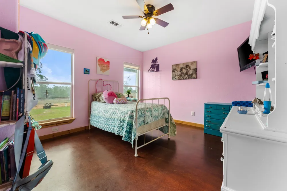 935 Highway 21 E Paige, TX 78602