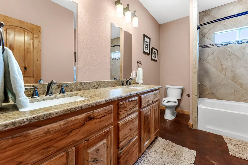 935 Highway 21 E Paige, TX 78602