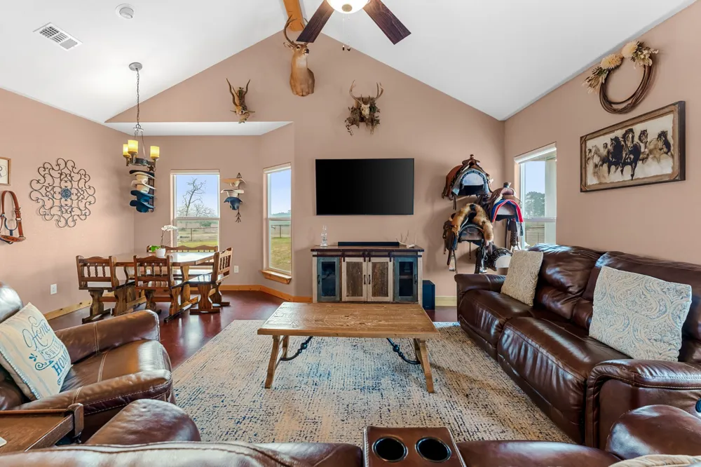 935 Highway 21 E Paige, TX 78602