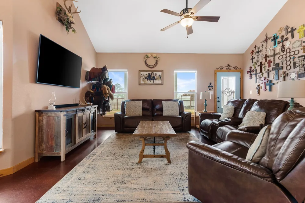 935 Highway 21 E Paige, TX 78602