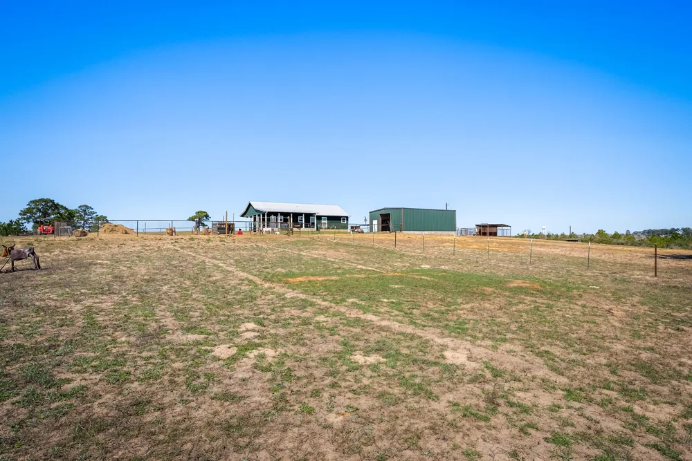 935 Highway 21 E Paige, TX 78602