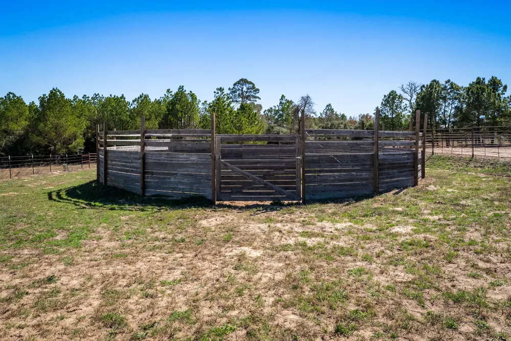 935 Highway 21 E Paige, TX 78602