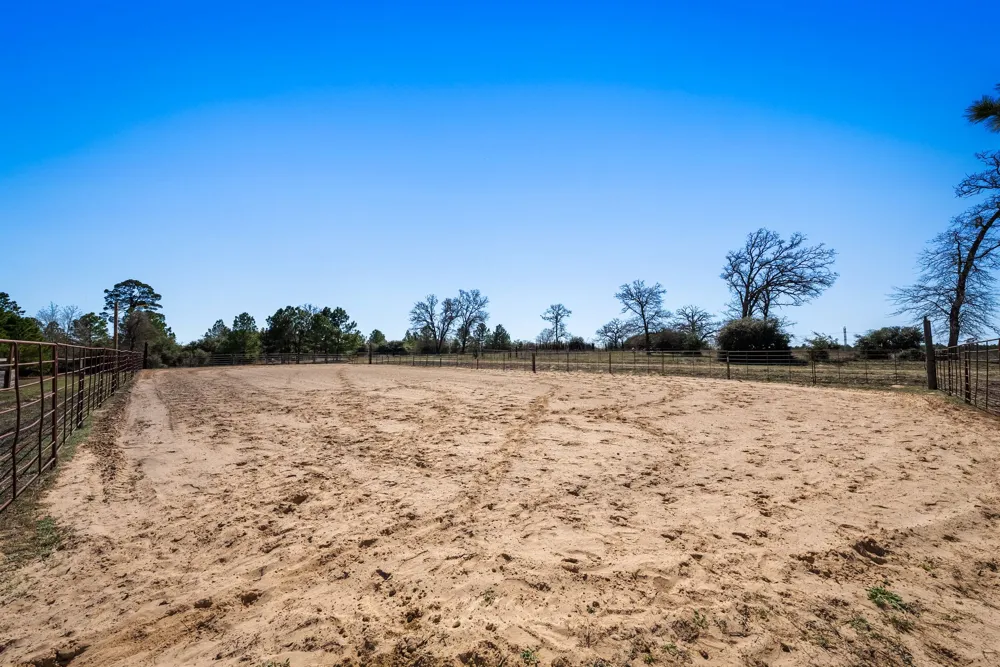935 Highway 21 E Paige, TX 78602