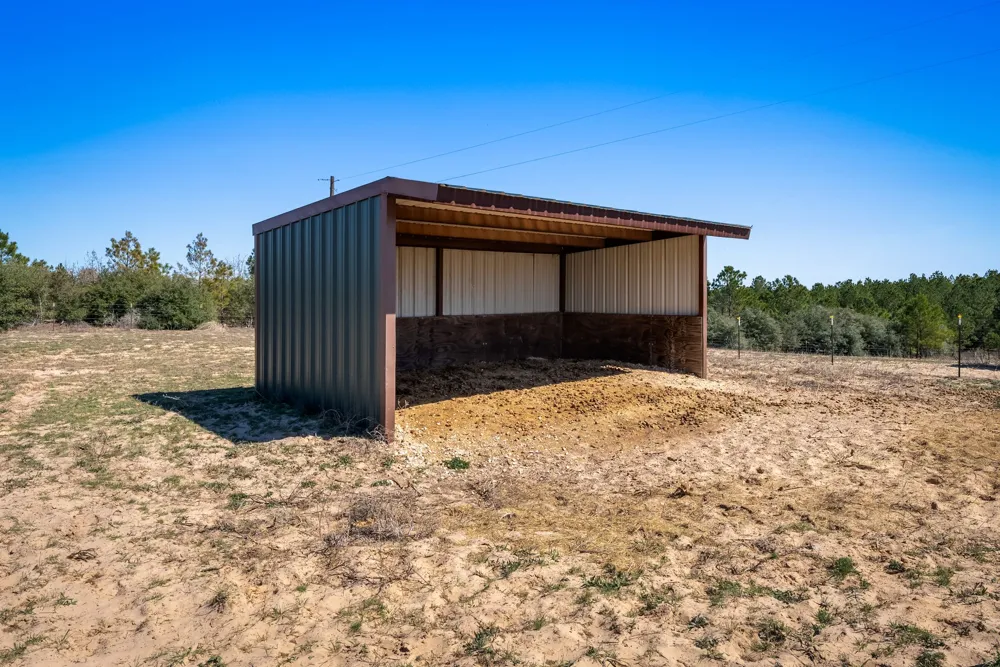 935 Highway 21 E Paige, TX 78602