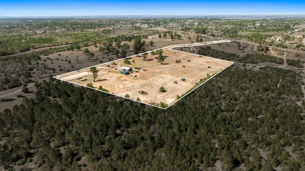 935 Highway 21 E Paige, TX 78602