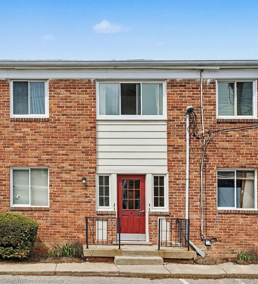 32718 Grand River Avenue #C10 Farmington City, MI 48336