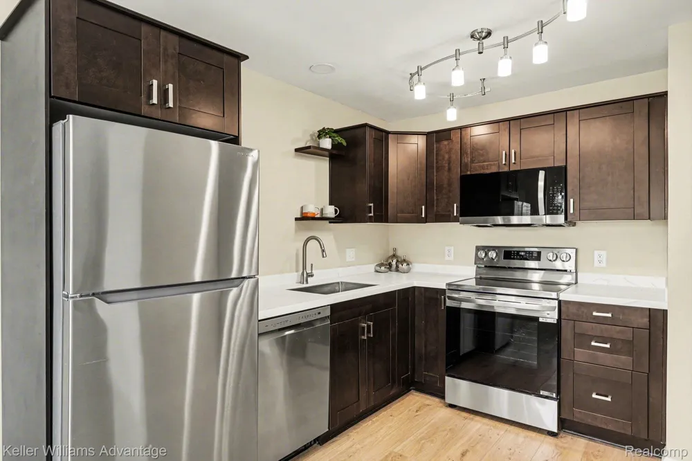 32718 Grand River Avenue #C10 Farmington City, MI 48336