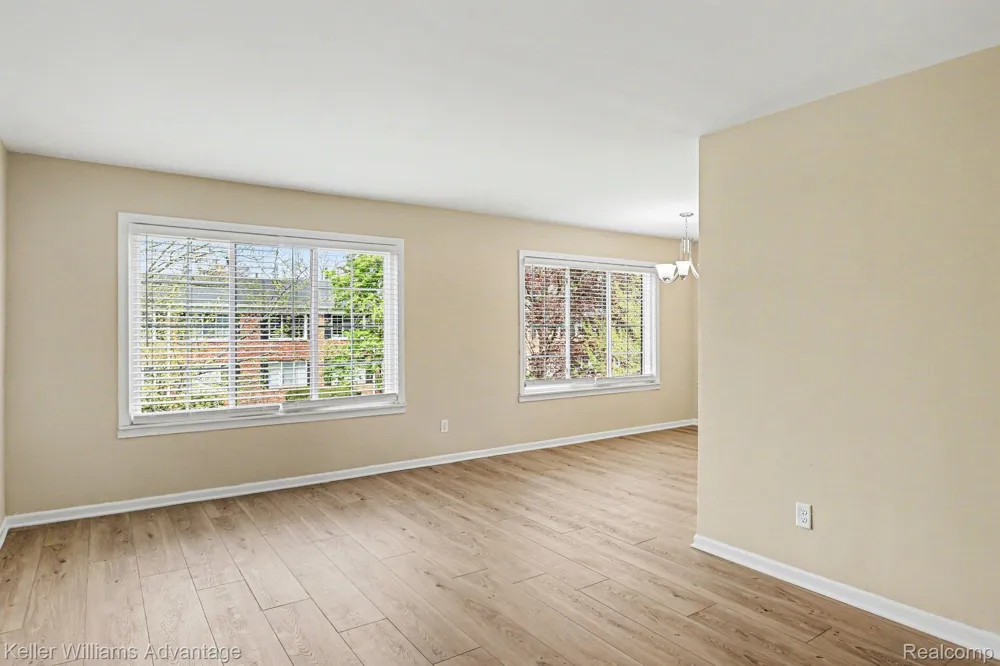 32718 Grand River Avenue #C10 Farmington City, MI 48336