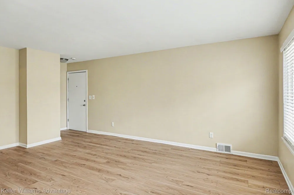 32718 Grand River Avenue #C10 Farmington City, MI 48336