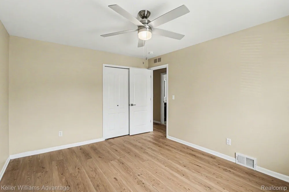 32718 Grand River Avenue #C10 Farmington City, MI 48336