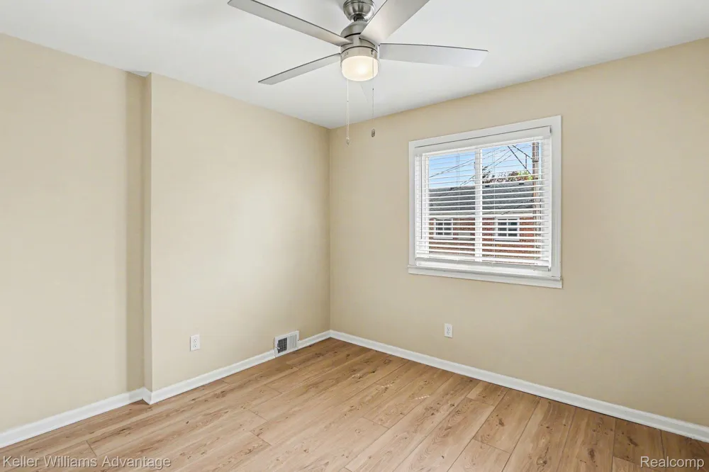32718 Grand River Avenue #C10 Farmington City, MI 48336
