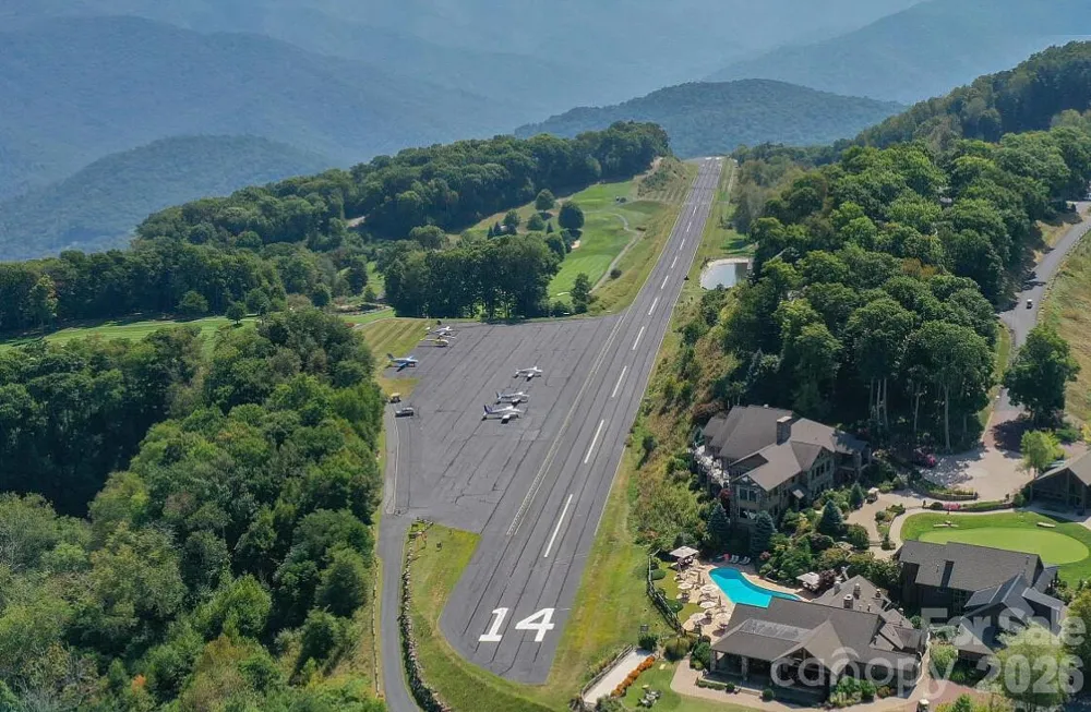20 Cliff's Edge Drive Burnsville, NC 28714
